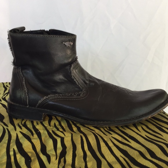 Men’s black boots